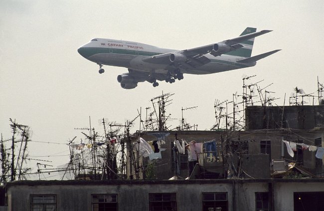 The set portrays the life of poor workers in Hong Kong in the 1990s Picture 17