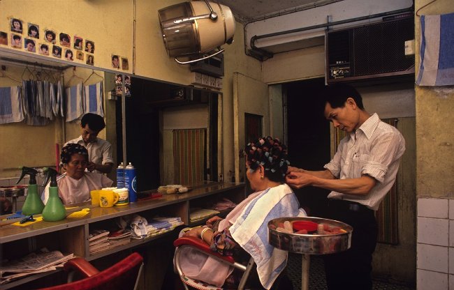The set portrays the life of poor workers in Hong Kong in the 1990s Picture 7
