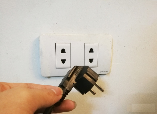 The silly faults of people using electric stoves make the kitchen break down quickly Picture 4