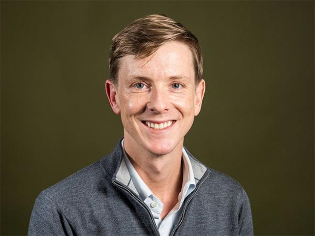 The story of Chris Hughes, who makes money, helps Mark Zuckerberg create Facebook Picture 17