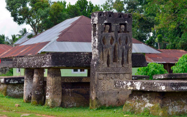 The strange island values ​​the dead more than the living Picture 5