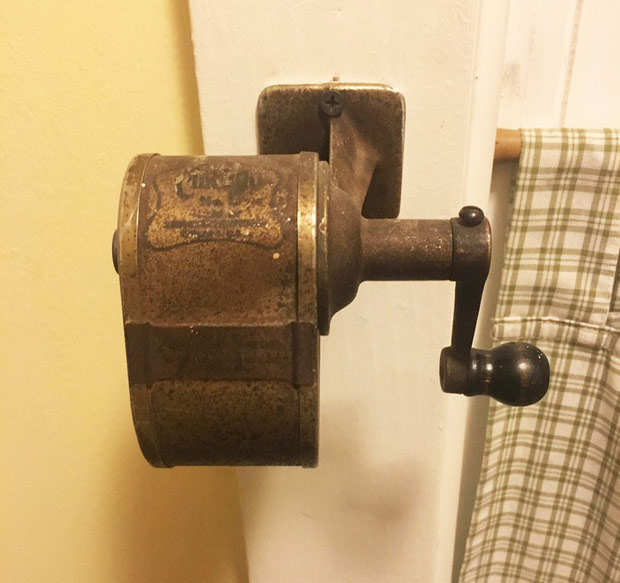 The whole sky of memories rushed back to look at the old, hundred-year-old items in the house Picture 3