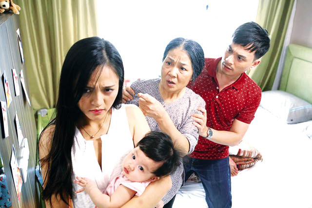 The words 'pinned' into the heart in the film Living with her mother-in-law Picture 4