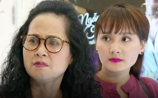 The words 'pinned' into the heart in the film Living with her mother-in-law Picture 9