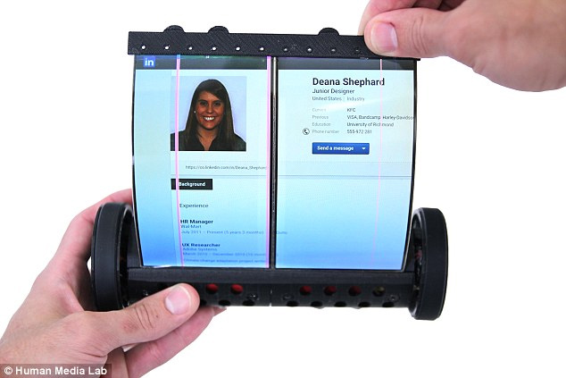 The world's first scrollable tablet can fit in your pocket Picture 2