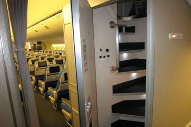 These are secret areas on the plane that visitors are not allowed to sneak to Picture 10
