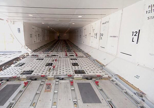These are secret areas on the plane that visitors are not allowed to sneak to Picture 4