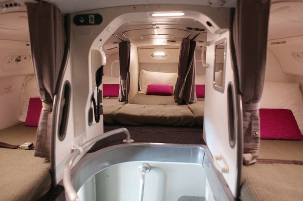 These are secret areas on the plane that visitors are not allowed to sneak to Picture 8