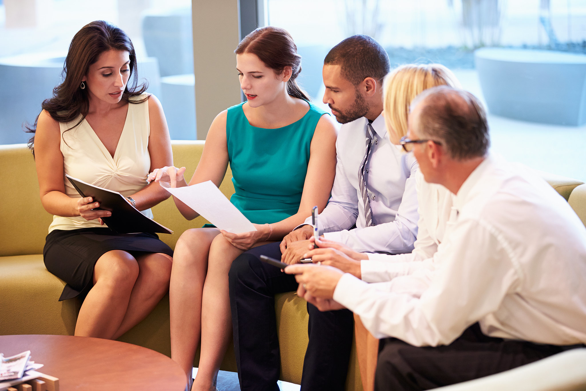 These are the 6 types of people who are easily 'hated' but also most loved at work Picture 1