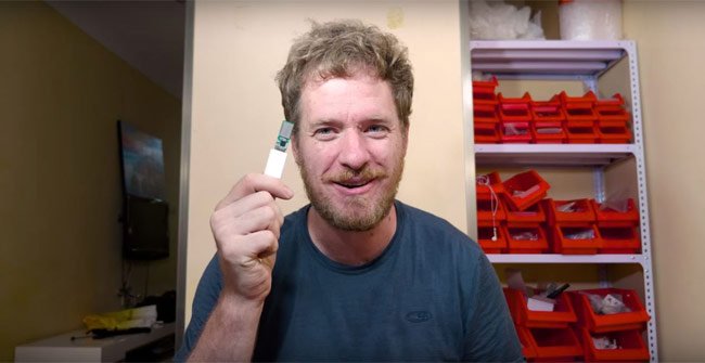 This guy has turned the broken iPhone 6s into his own USB Picture 1