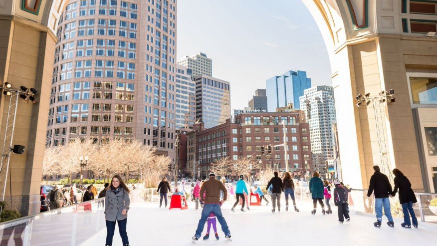 This is only 8 hotels with the world's most impressive on-site ice rink Picture 7