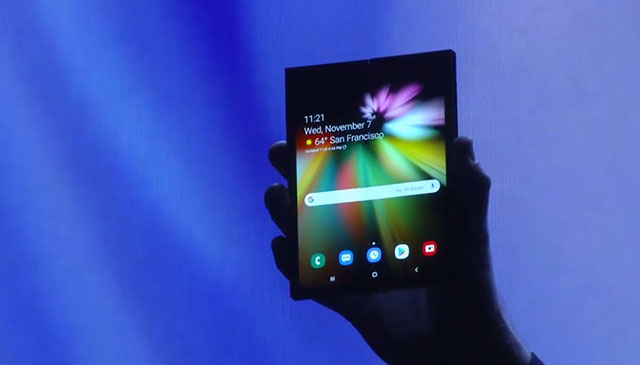 This is Samsung's folding phone Picture 1