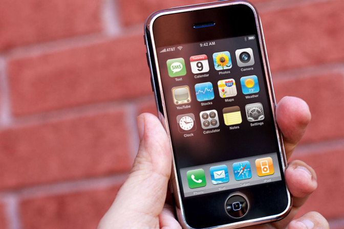This is the first person in the world to hack iPhone and then he was only 17 years old Picture 1