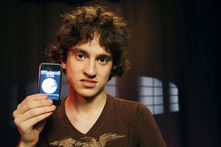 This is the first person in the world to hack iPhone and then he was only 17 years old Picture 2