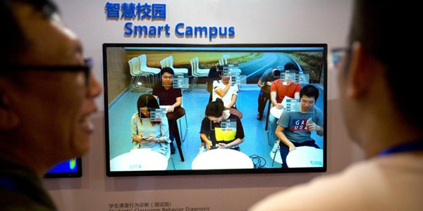This is the first university in Vietnam to take attendance with face recognition, evasion is only in the past Picture 2