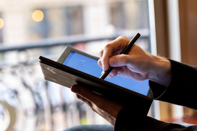 This is the world's first Lenovo ThinkPad X1 folding screen computer Picture 6