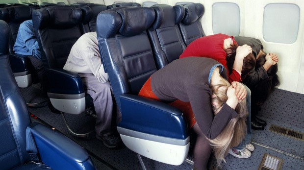 This is why Japanese people often do not lean on their seats when flying Picture 3