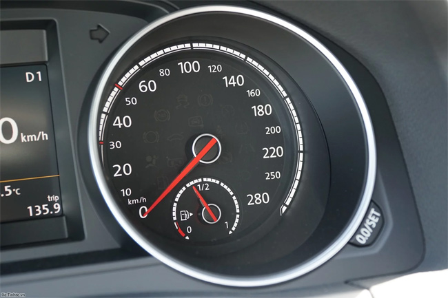 This is why the dashboard usually displays a maximum speed above the threshold that the car can run Picture 3