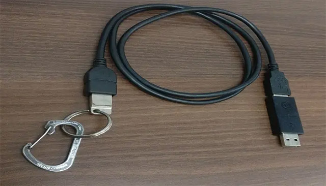 This USB cable can turn a normal Linux laptop into a 'brick'. Picture 1