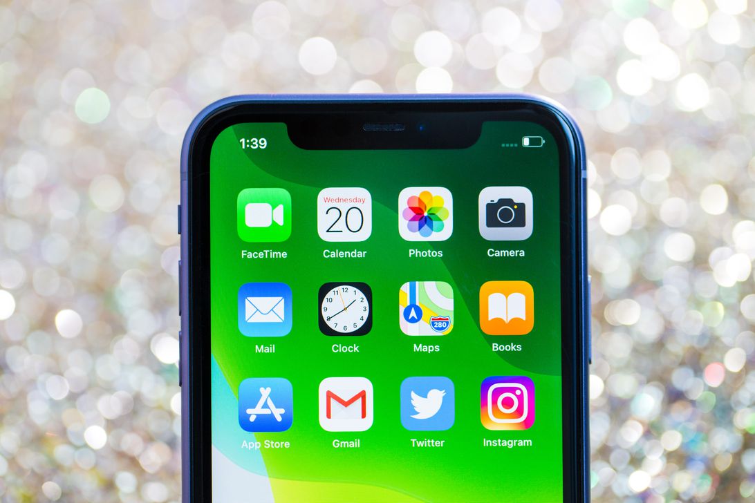 This year should have been huge for phones. Now Samsung, Apple face a crossroads Picture 2