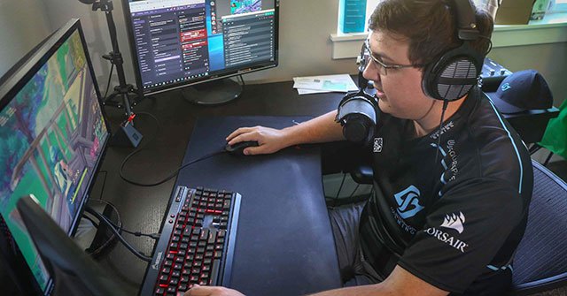 This young man plays Fortnite and earns $ 500,000 a year Picture 1
