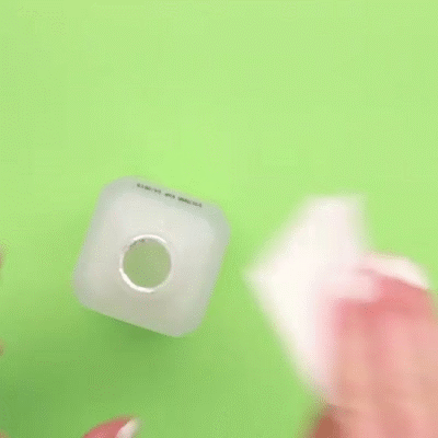 To protect the hearing, clean the earpiece Picture 4