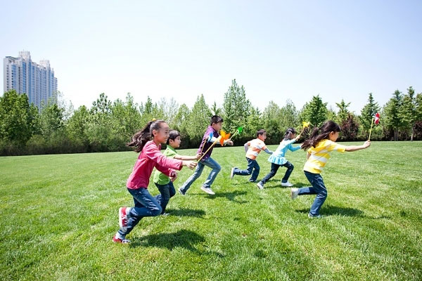 To reduce the risk of myopia, let your children play outside for at least 1 hour a day Picture 4