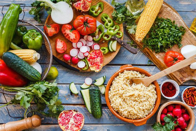 To stay healthy by eating, you must adhere to the formula '4 less, 4 more' Picture 1