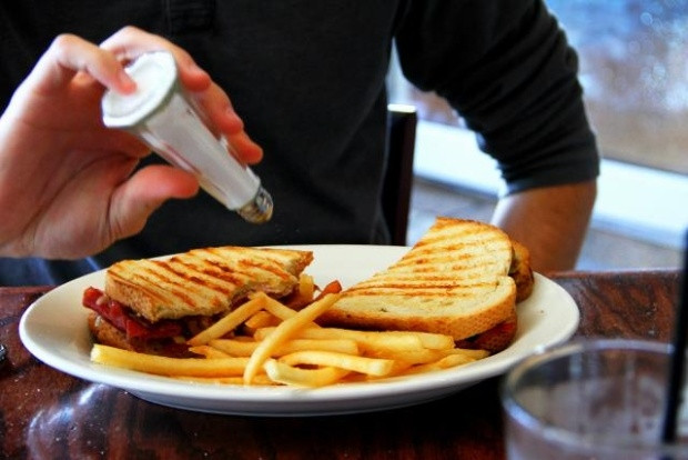 To stay healthy by eating, you must adhere to the formula '4 less, 4 more' Picture 3