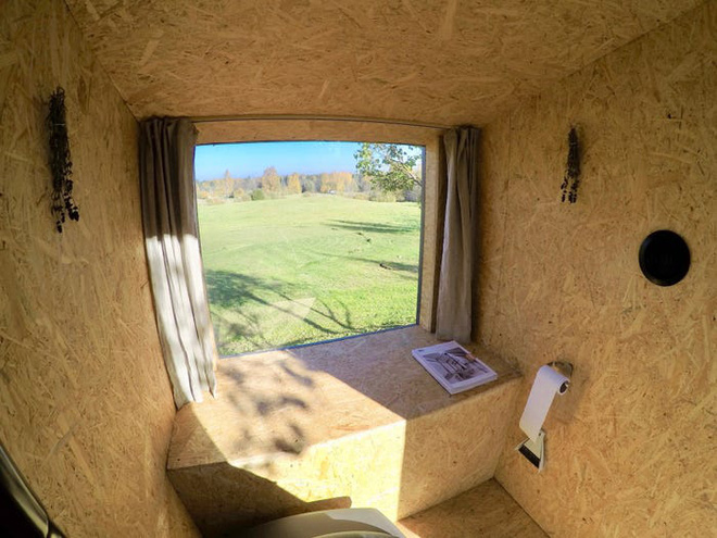 Toilets cost 3,300 USD: Use stool to grow flowers on the roof, then guide the floral scent to the person sitting inside to smell Picture 6