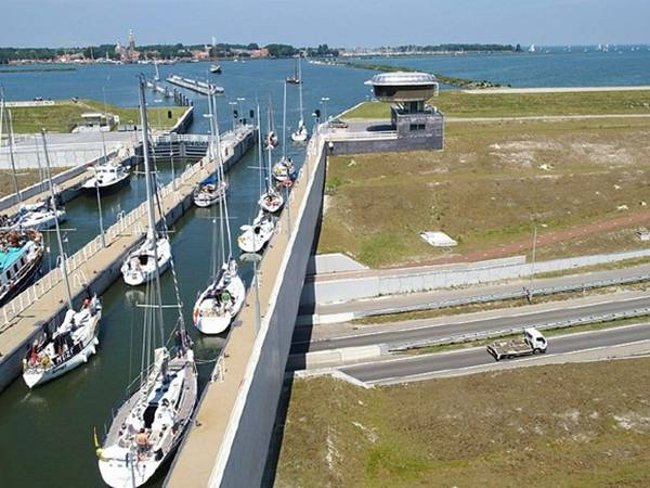 Top 10 most 'exotic' and 'unique' water bridges in the world Picture 13