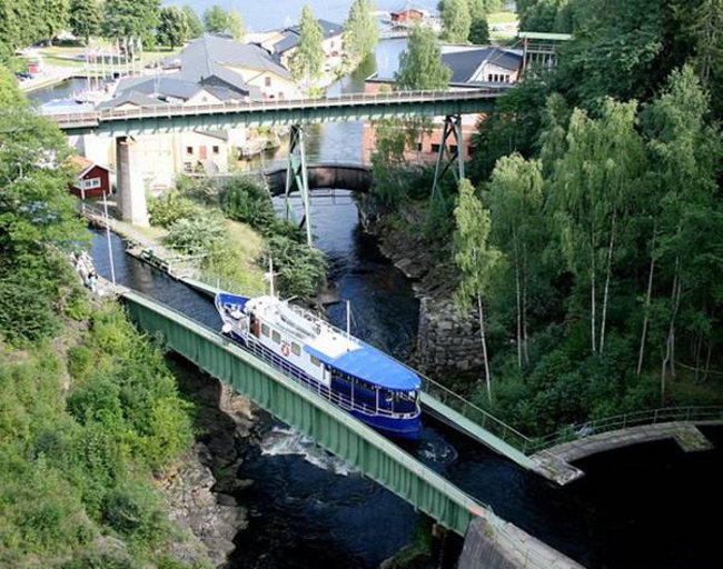 Top 10 most 'exotic' and 'unique' water bridges in the world Picture 3
