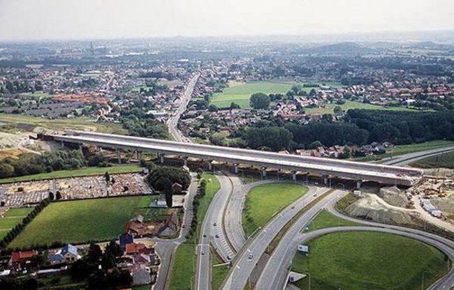 Top 10 most 'exotic' and 'unique' water bridges in the world Picture 7