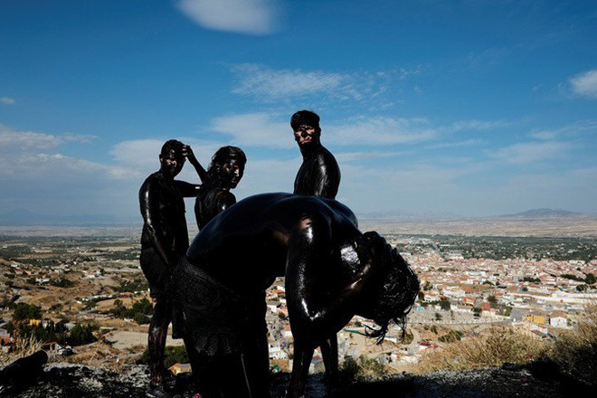 Top 20 most strange and confusing images in the world in 2017 Picture 14