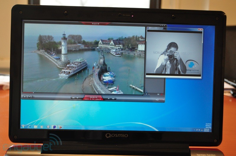 Toshiba displays 3D Laptop without glasses Picture 3
