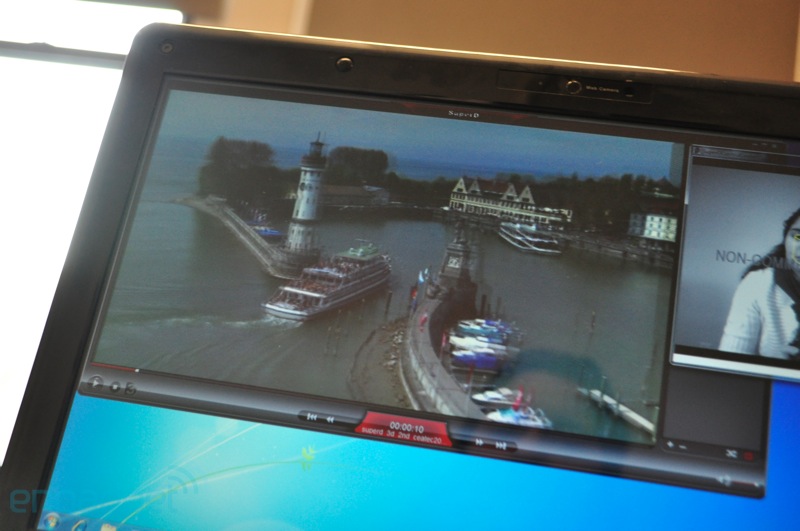 Toshiba displays 3D Laptop without glasses Picture 5