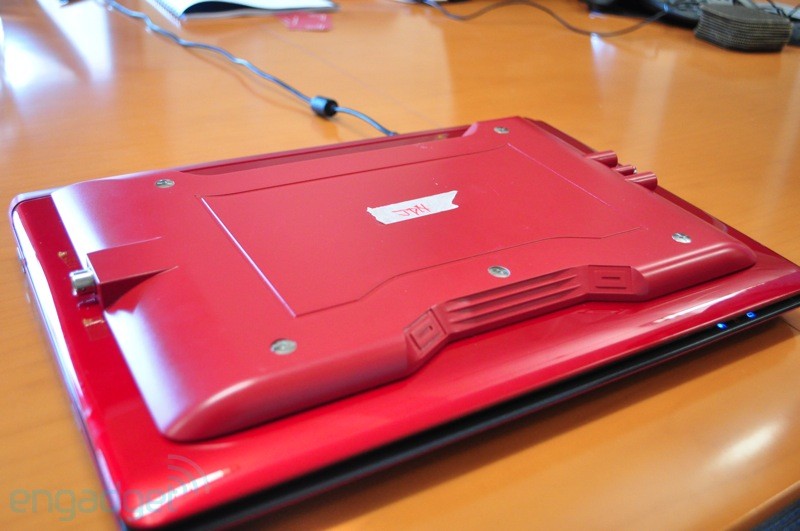 Toshiba displays 3D Laptop without glasses Picture 8