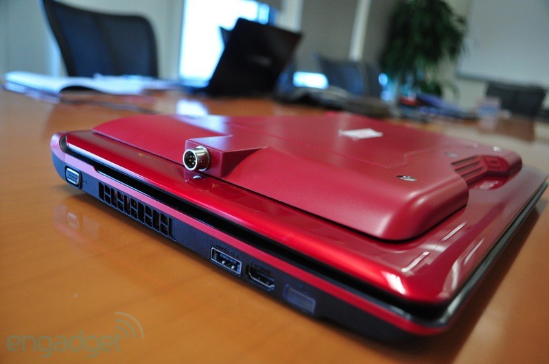 Toshiba displays 3D Laptop without glasses Picture 9