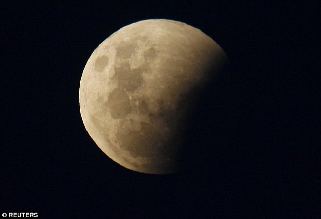 True moon, snow moon and comet will appear together today Picture 2