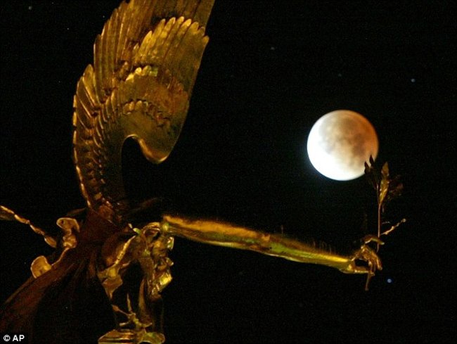 True moon, snow moon and comet will appear together today Picture 4