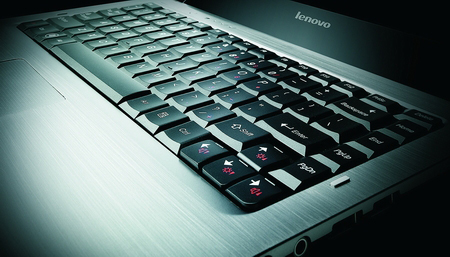 'Ultra-thin IdeaPad' laptop is available in Vietnam Picture 3