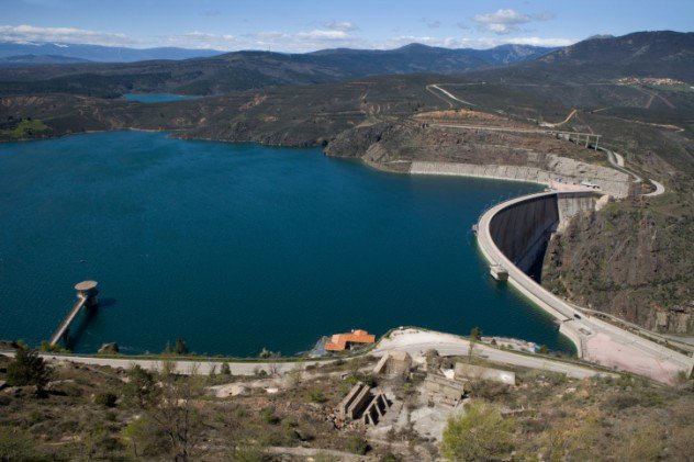 Urine and 10 wonderful uses to save all humanity surprise you Picture 3