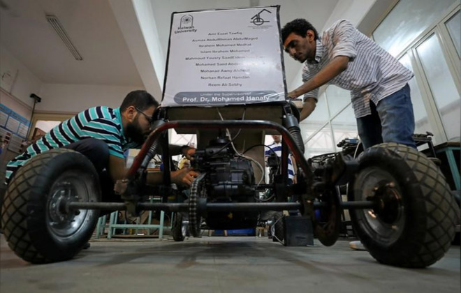 Vehicles run by the air of Egyptian student groups, run and drop the station without wasting fuel Picture 6