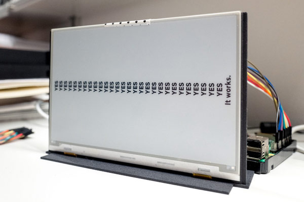 Very Slow Movie Player- a strange device that displays 24 pictures / hour turns a 2 hour movie 17 minutes into 8220 hours Picture 1