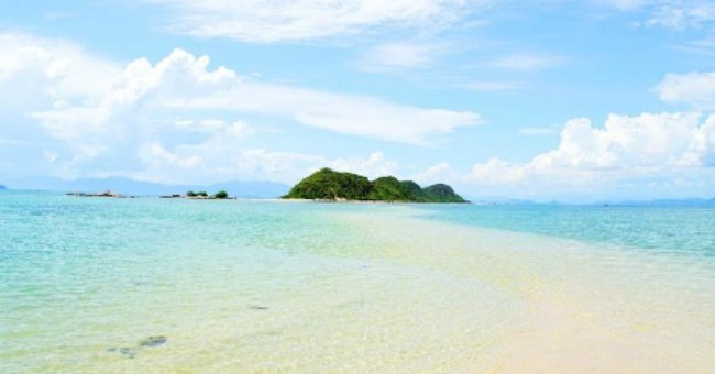 Visit Diep Son island to discover the most unique undersea road in Vietnam Picture 1