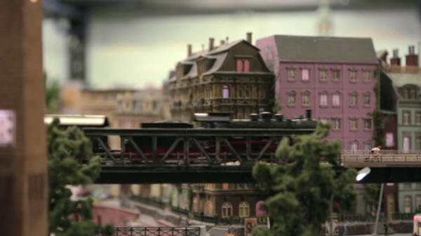 Visit the world's largest model from within with Google's miniature Street View Picture 16