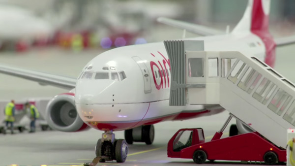 Visit the world's largest model from within with Google's miniature Street View Picture 19