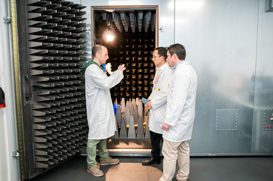 Vsmart smartphone was tortured 'savagely' for endurance testing in Spain Picture 8