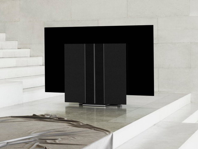 Watch the speaker TV open like a butterfly, costing $ 20,100 Picture 2