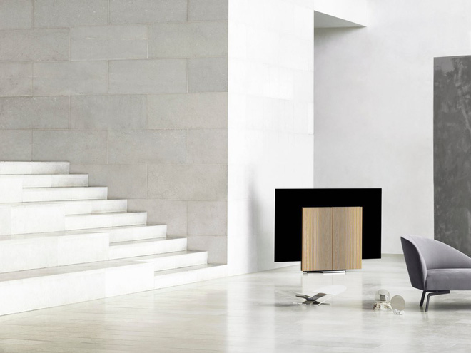 Watch the speaker TV open like a butterfly, costing $ 20,100 Picture 3